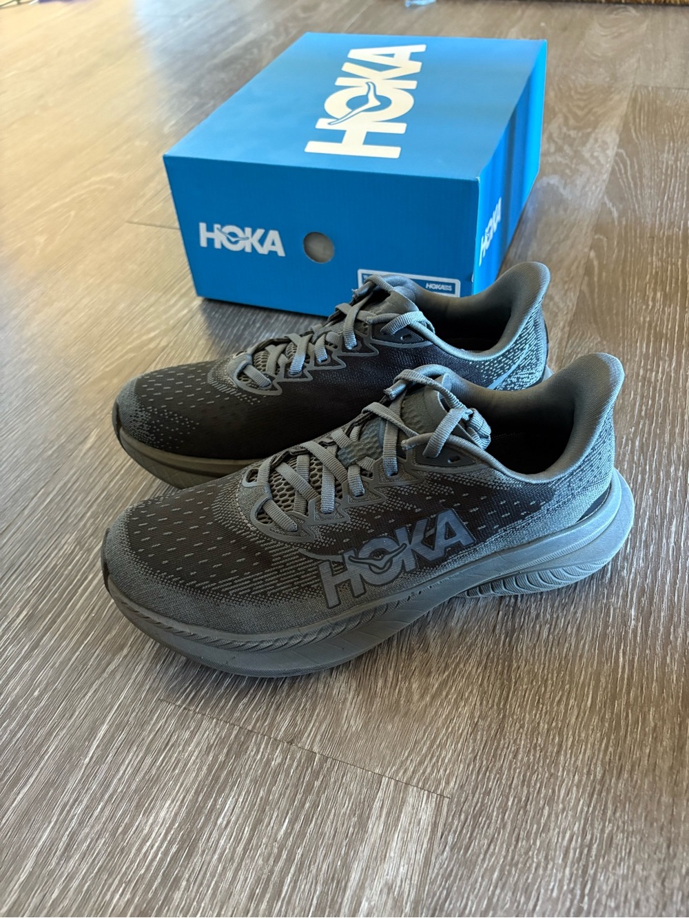 Hoka Black/Gray Mach 6
